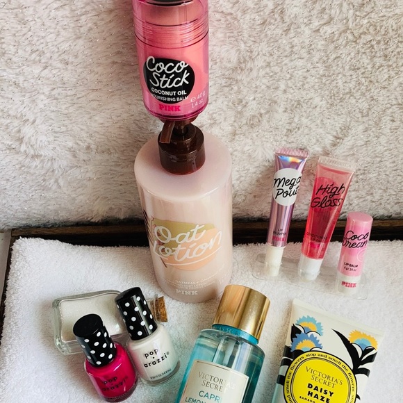 VS PINK BEAUTY LOT - Picture 10 of 13